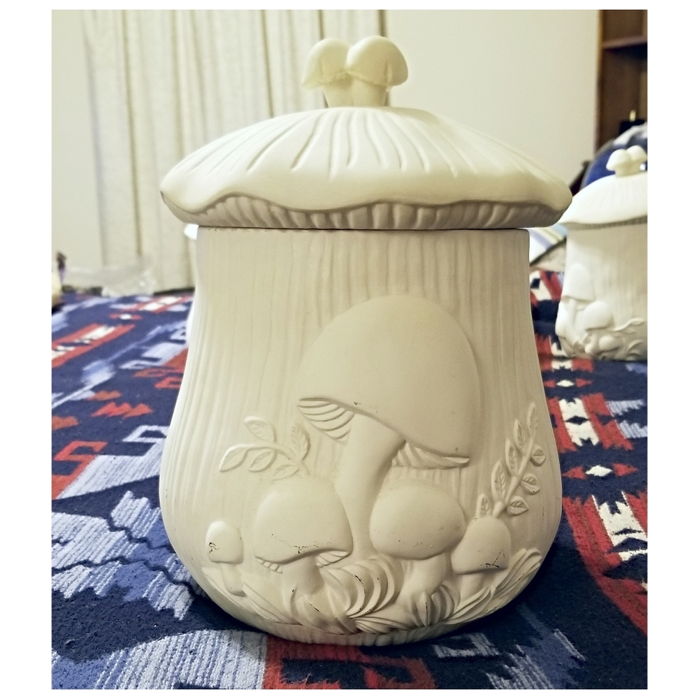 VTG. 1970'S "UNGLAZED" LARGE MUSHROOM KITCHEN JAR